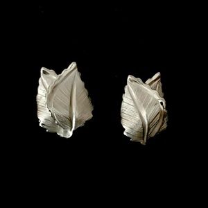 Vintage small Double Leaf Clip Earrings